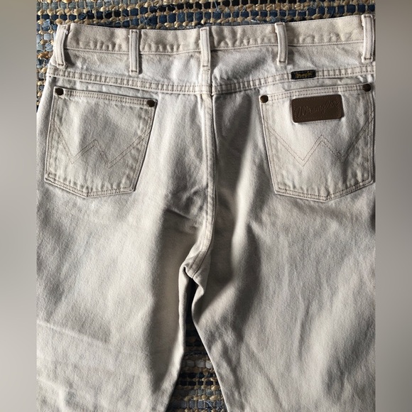 Men's Wrangler Beige Straight-Leg Jeans - Classic Casual 
Size 36x30
EUC - Picture 5 of 11